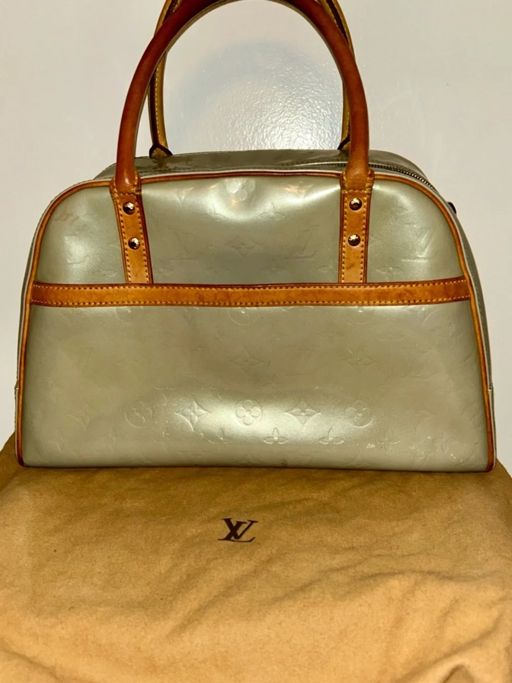 Auth Louis Vuitton Green Vernis Patent Tompkins Square Monogram Leather
Tote - Picture 2 of 15